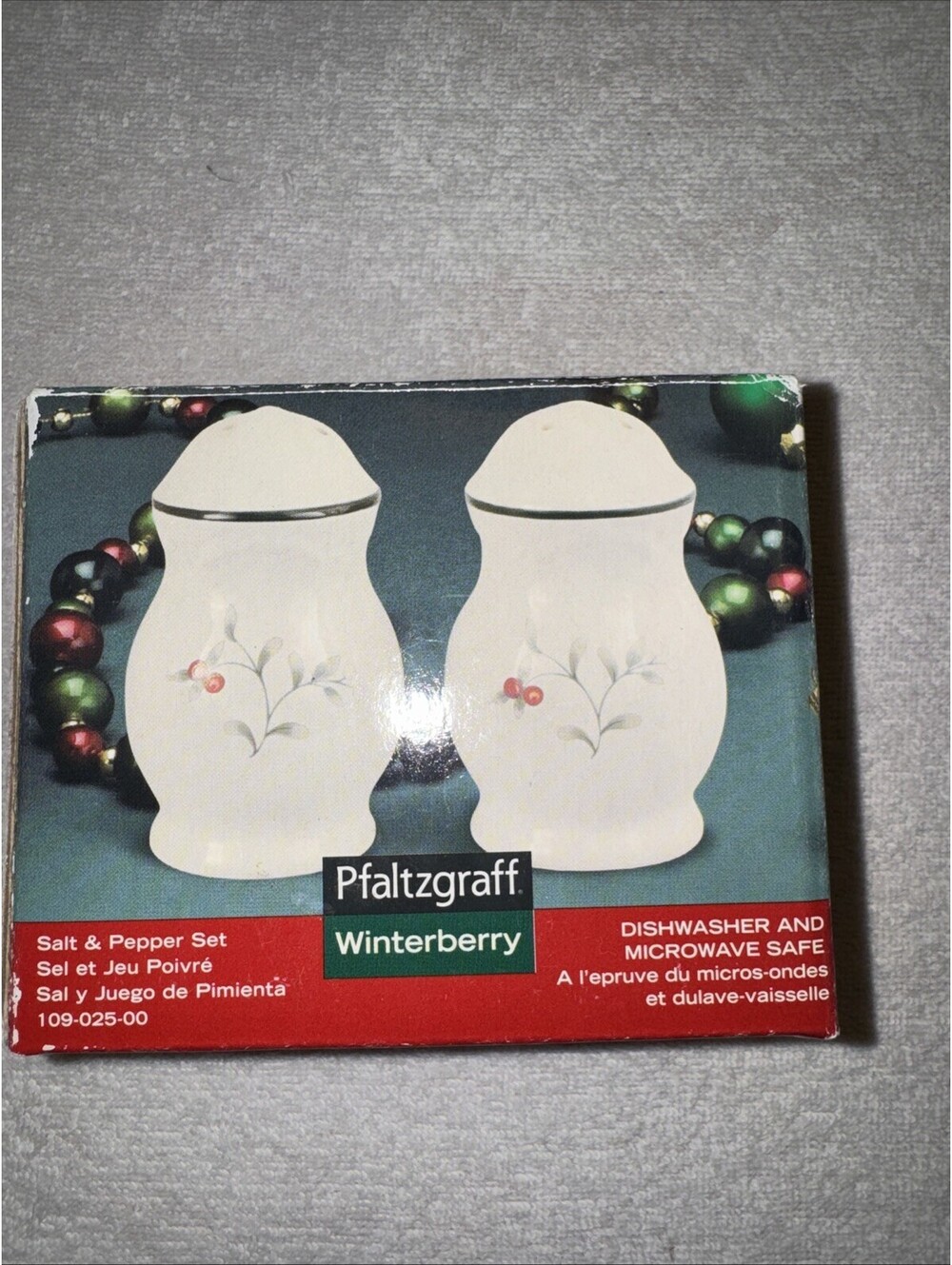 Pfalzgraff China Winterberry Salt And Pepper Shaker Set